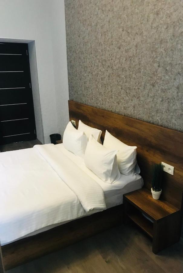 2Nd Floor Hotel Tbilisi Ngoại thất bức ảnh