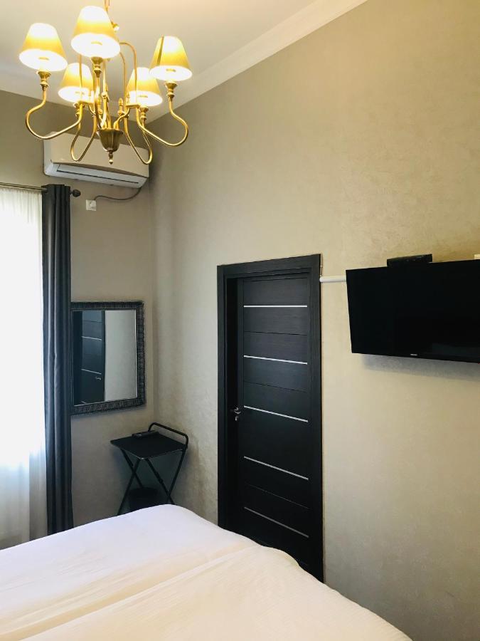 2Nd Floor Hotel Tbilisi Ngoại thất bức ảnh