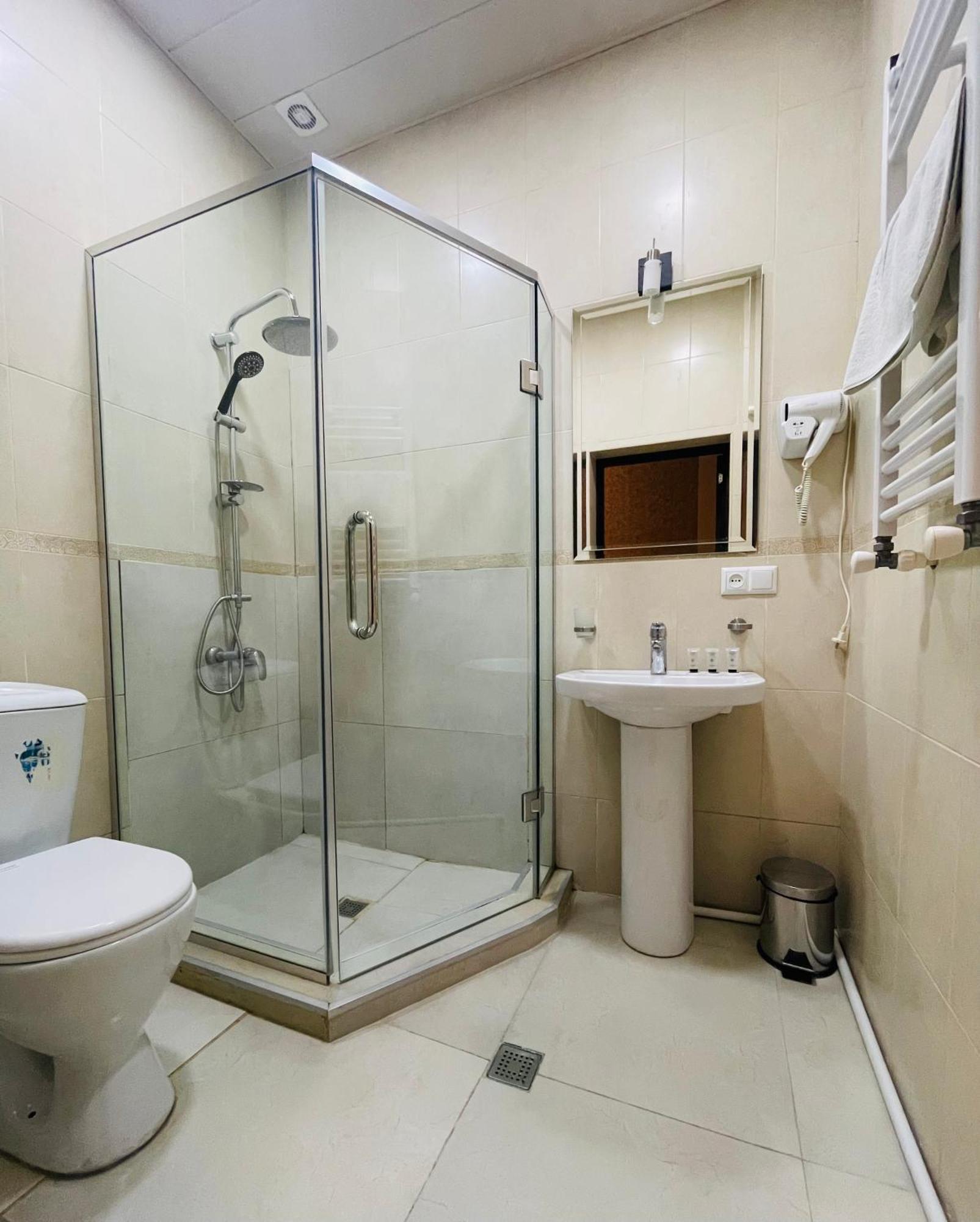2Nd Floor Hotel Tbilisi Ngoại thất bức ảnh