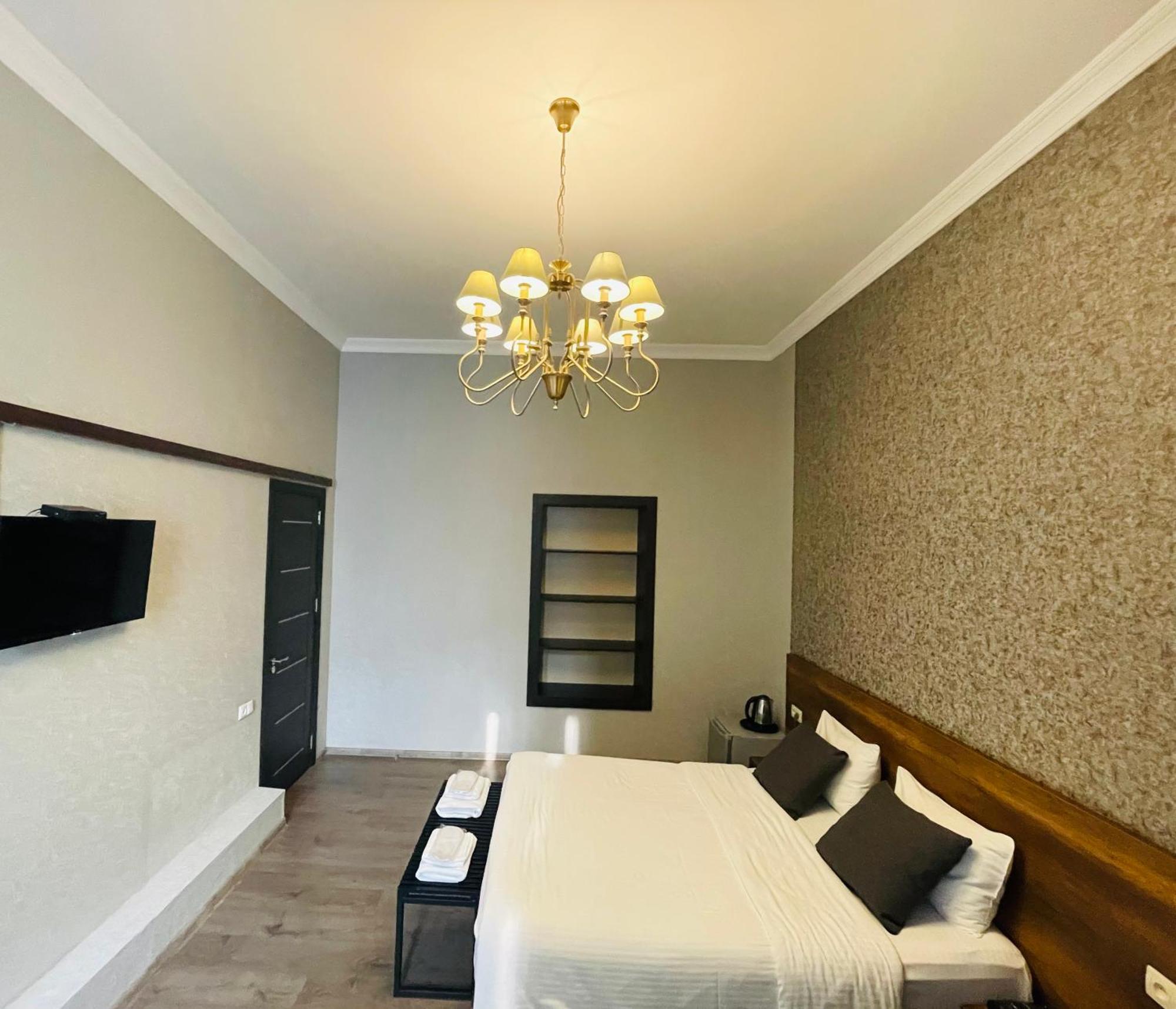 2Nd Floor Hotel Tbilisi Ngoại thất bức ảnh